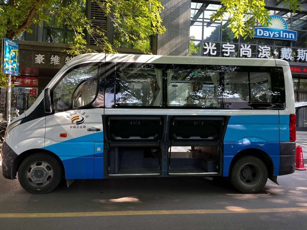 14-seater minibus for group travel in Chongqing