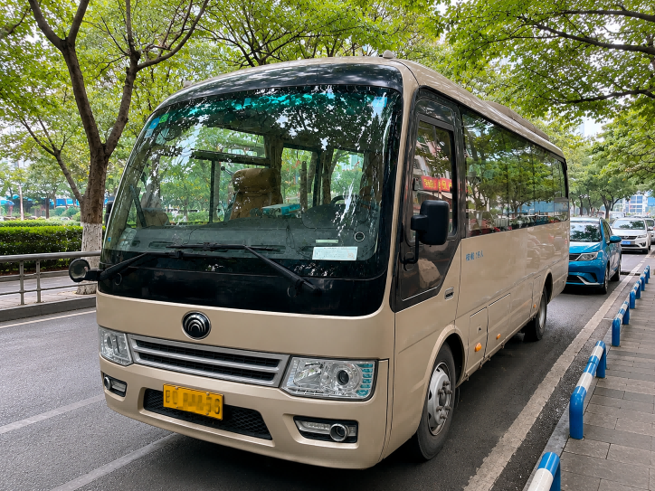 19-seater private minibus with driver in Chongqing，，