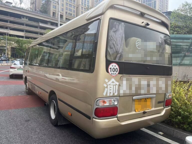 22-seater minibus for group travel in Chongqing