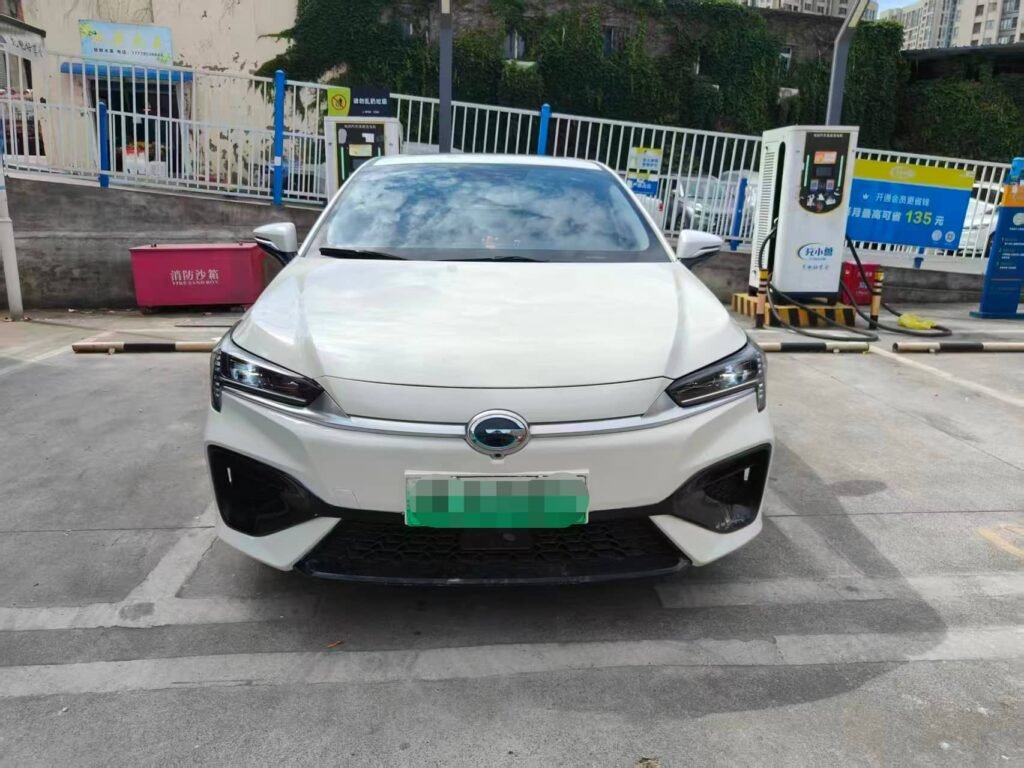 5-seater car with private driver for Chongqing sightseeing