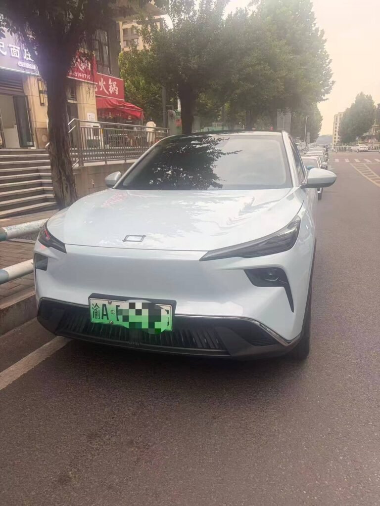 5-seater private car for tourists visiting Chongqing