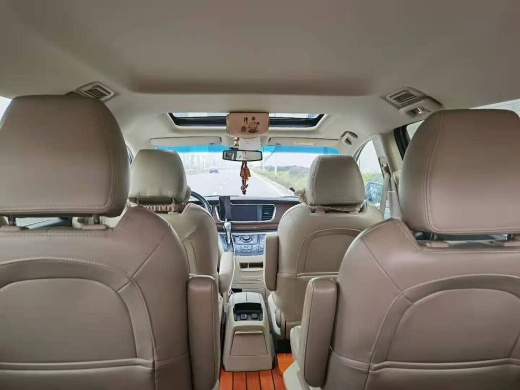 7-seater private car interior for family travel in Chongqing