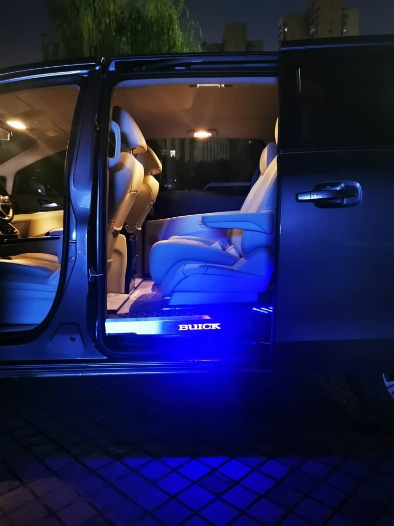 7-seater private car interior for tourists in Chongqing