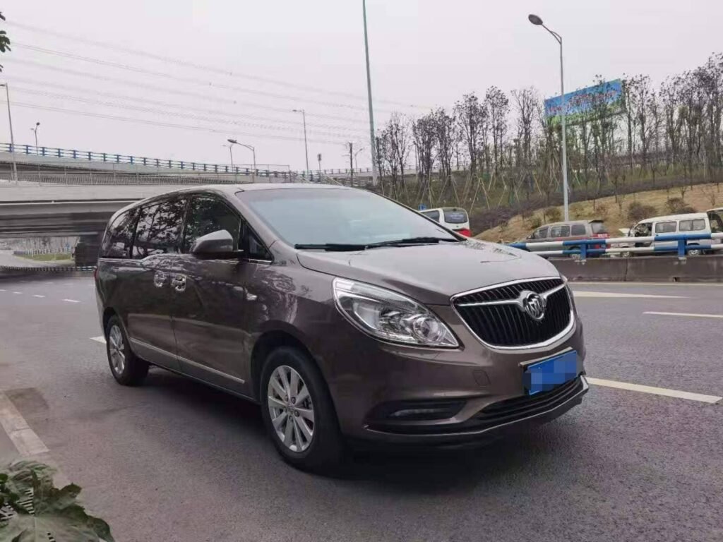 7-seater private car with driver for Chongqing sightseeing