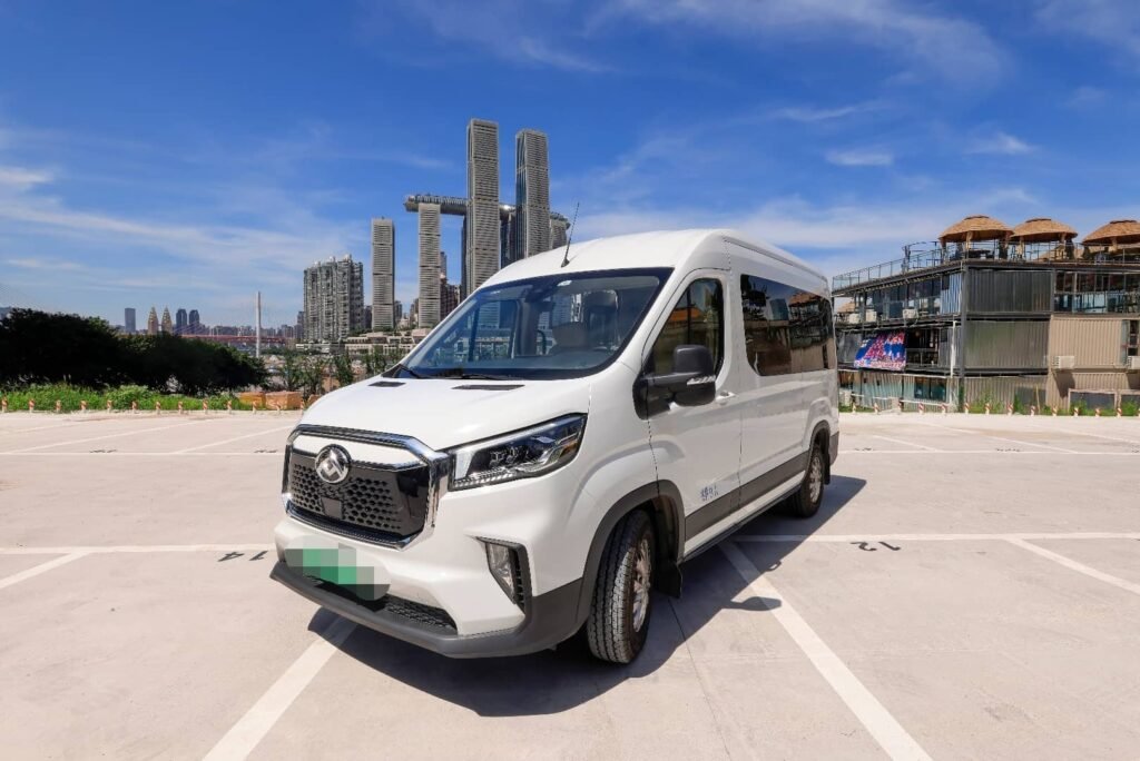 9-seater van with driver for group travel in Chongqing