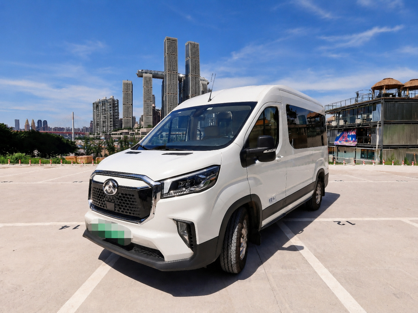 9-seater van with driver for group travel in Chongqing，