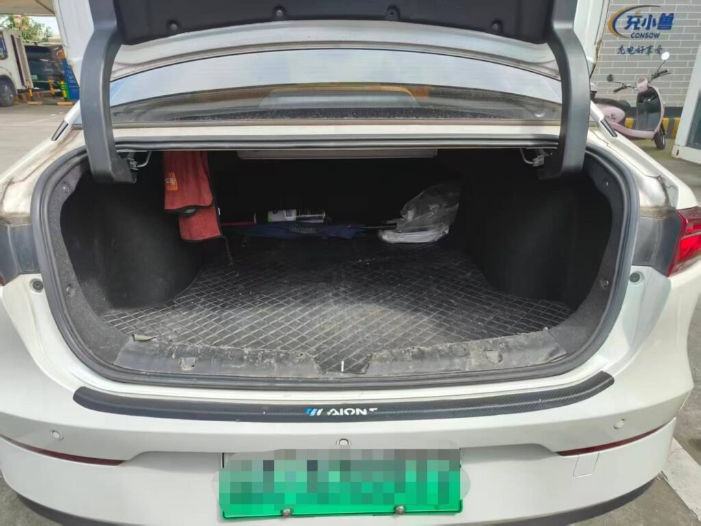 Luggage space in a 5-seater private car in Chongqing