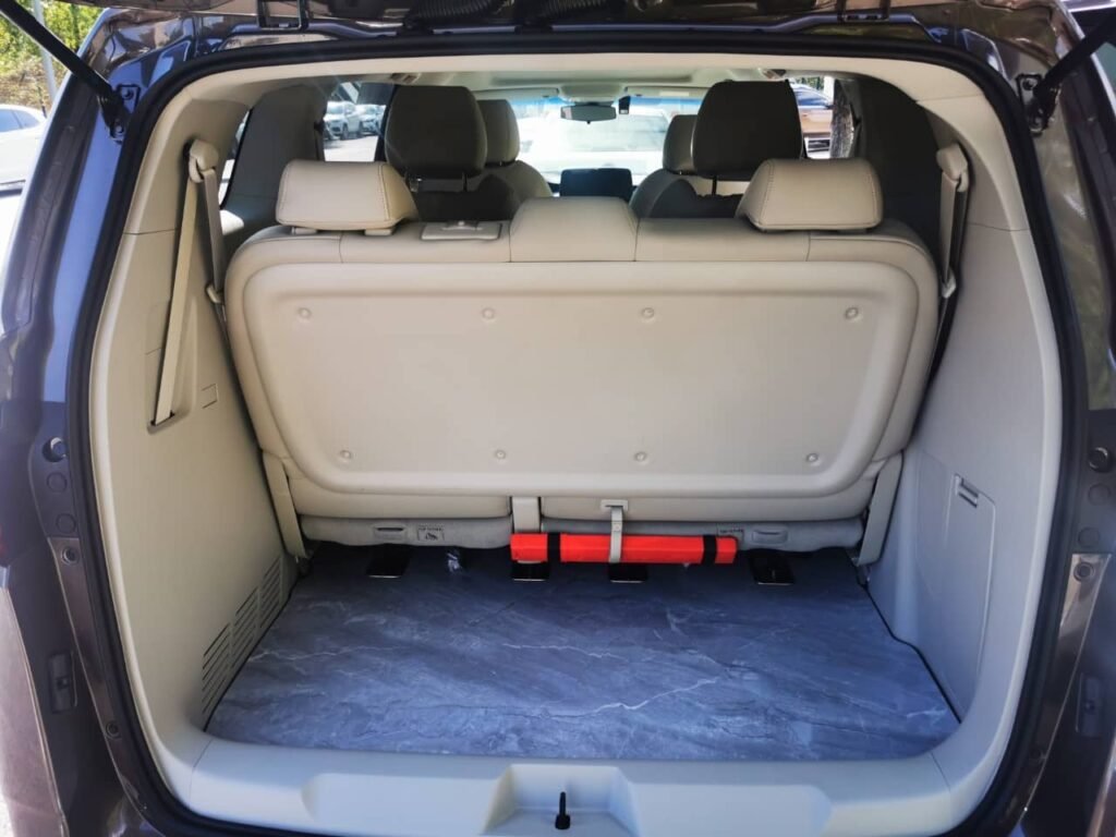 Luggage space in a 7-seater private car in Chongqing